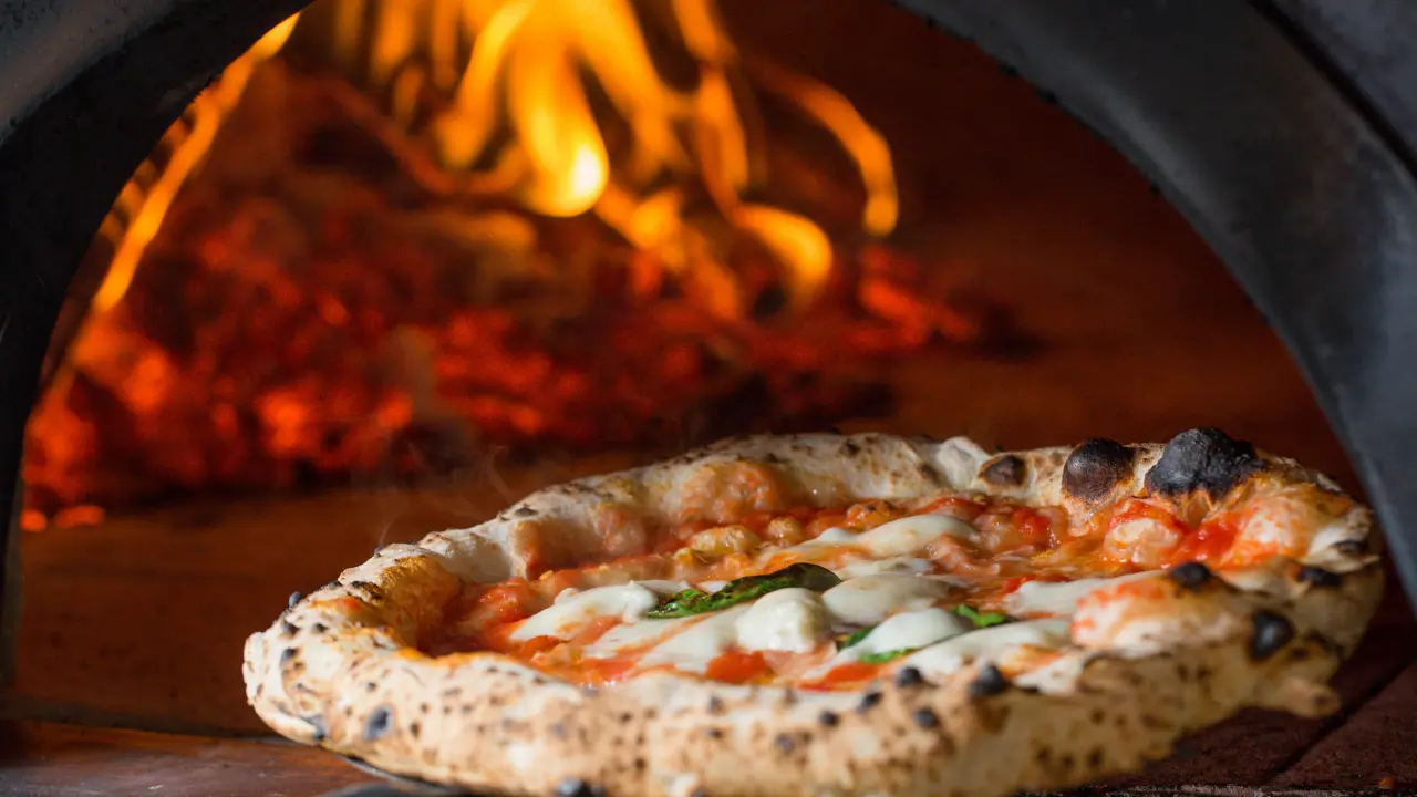 Vena Superiore, torna la Sagra della Pizza: sedicesima edizione tra impasti e cottura a legna sul posto\n