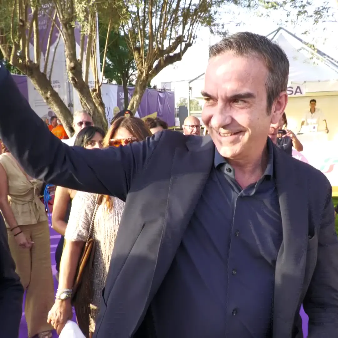 «Resto in Calabria»: Occhiuto lo ripete come un mantra\u00A0ma le sue interviste “nazionali” fanno pensare il contrario\n