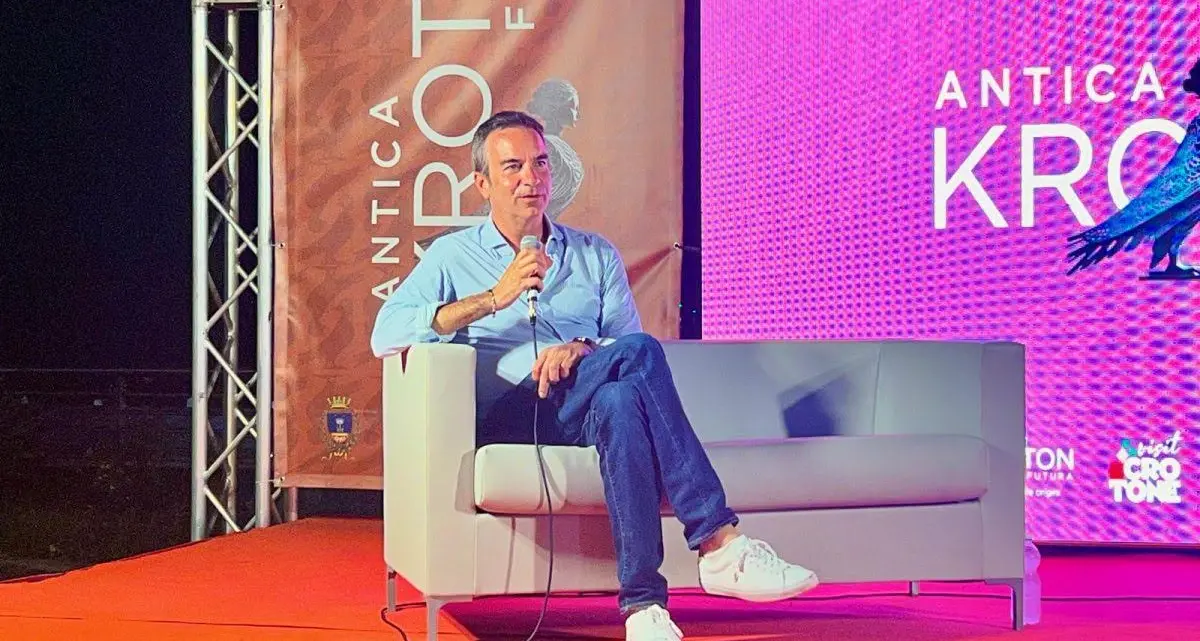<p>Crotone, Occhiuto tra aeroporto, Oncologia e Vannacci: «Chi aderisce a Futuro Nazionale <span style=\"color:hsl(0, 75%, 60%);\">non sta più nel centrodestra</span>»</p>