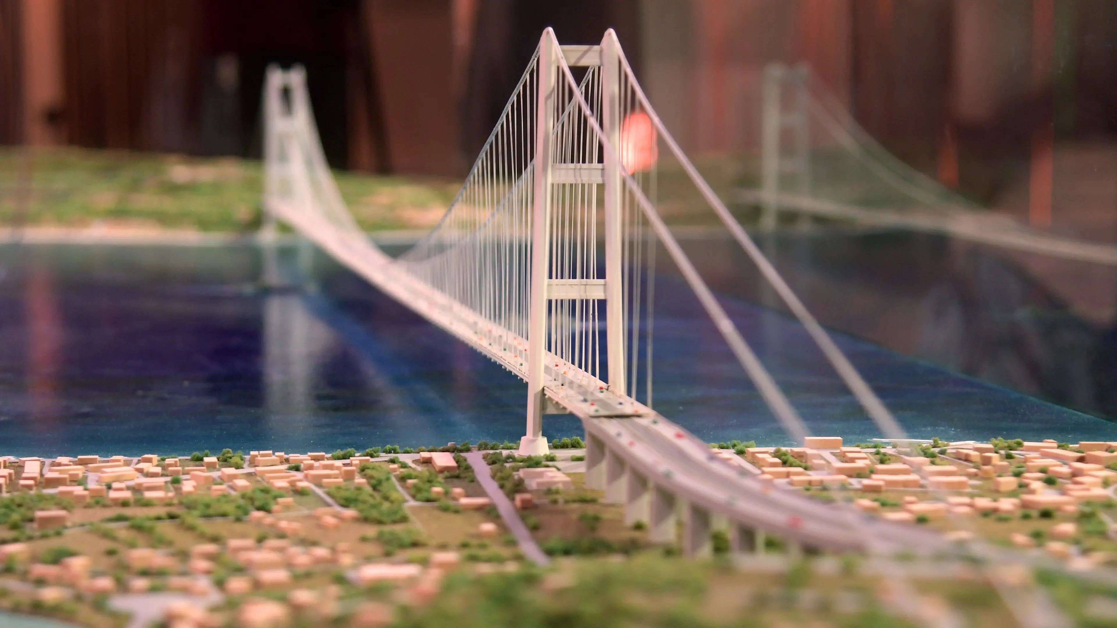 <p>Ponte sullo Stretto, 40 chilometri di nuove opere e <span style=\"color:hsl(0, 75%, 60%);\">un «cervello» digitale</span>: così cambia la mobilità</p>