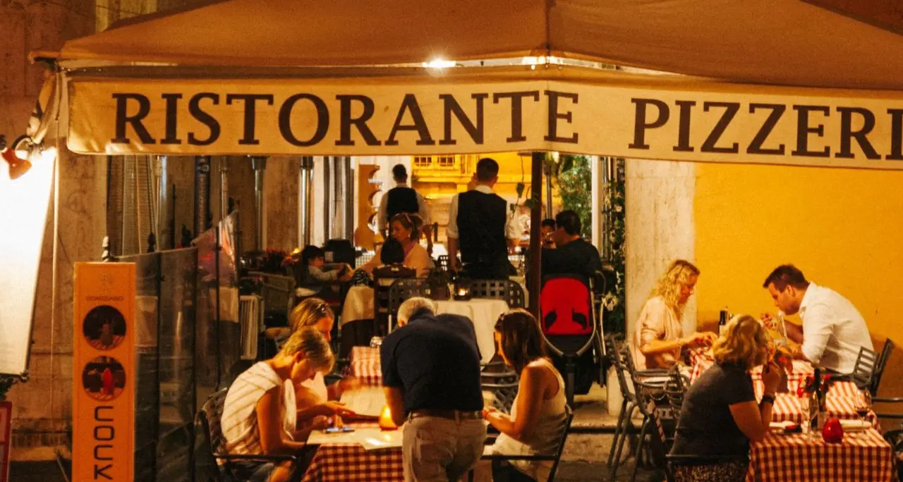 Ferragosto da un miliardo di euro nei ristoranti: ma 8,9 milioni di italiani rinunciano alle vacanze\n