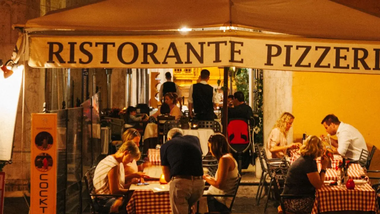 Ferragosto da un miliardo di euro nei ristoranti: ma 8,9 milioni di italiani rinunciano alle vacanze\n