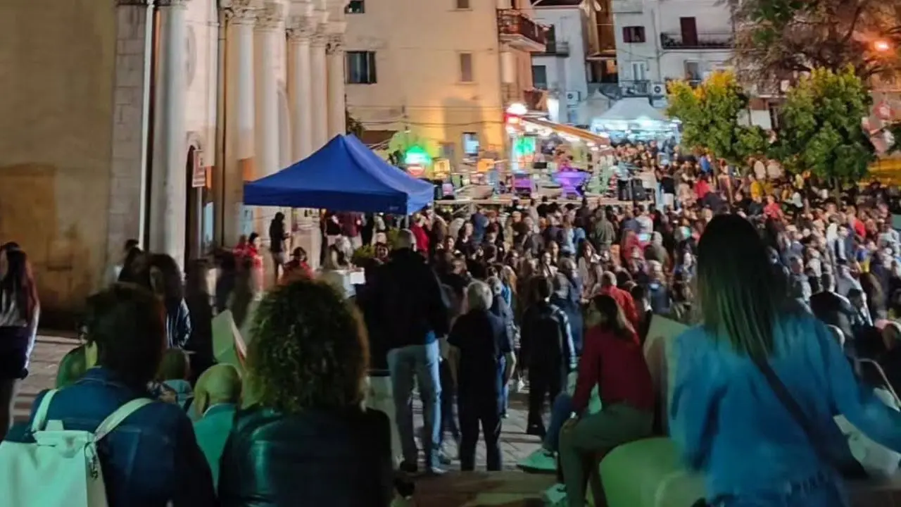 Foto da facebook riferita a una passata edizione della Notte Bianca di Acri