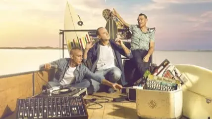 I Sud Sound System atterrano a Condofuri, il reggae salentino protagonista della festa della Regina Pacis\n