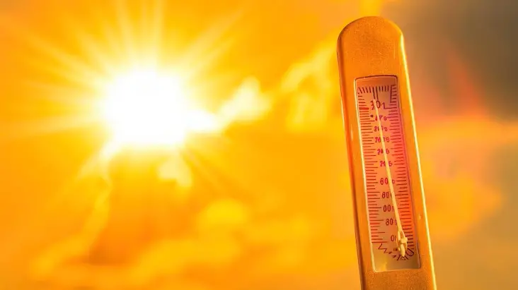<p>Meteo Catanzaro, <span style=\"color:hsl(0, 75%, 60%);\">stop al grande caldo</span> (finalmente): allerta gialla su tutta la Regione con temporali e grandine</p>