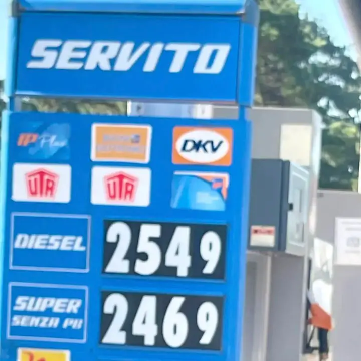 A2 deserta e gasolio a 2,5 euro in autostrada. Turismo, rischio\u00A0collasso in Calabria\n