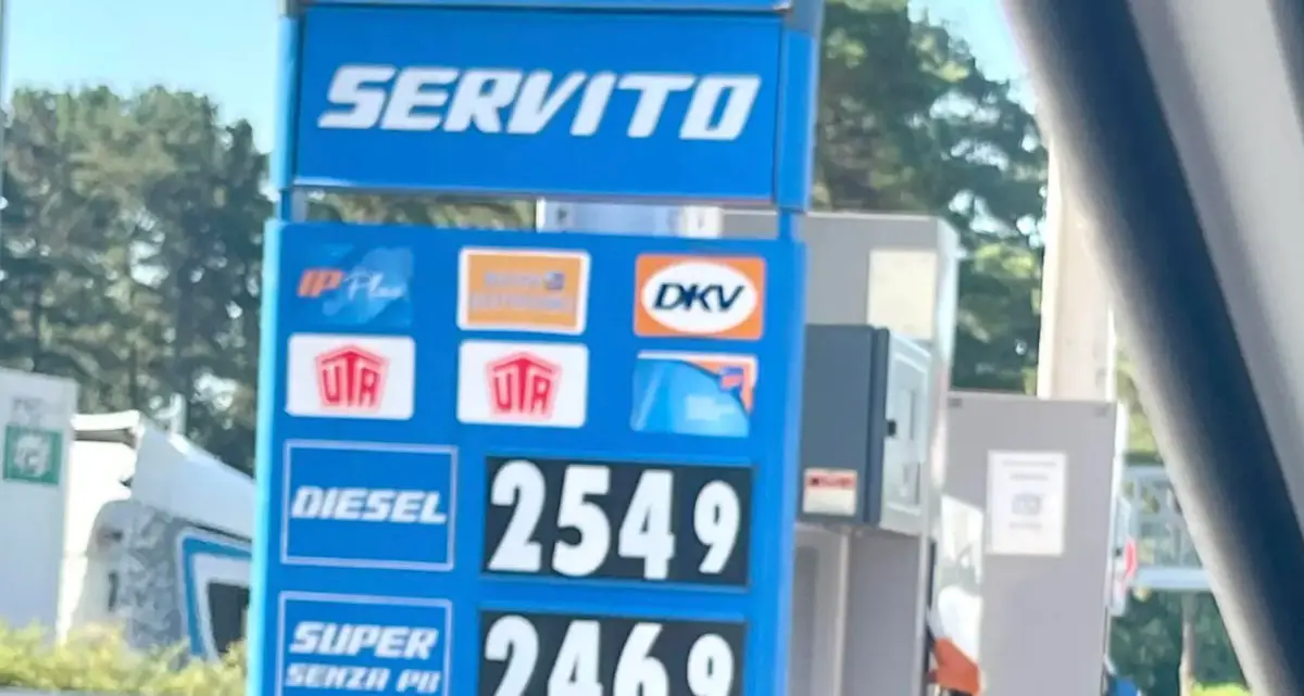 A2 deserta e gasolio a 2,5 euro in autostrada. Turismo, rischio\u00A0collasso in Calabria\n