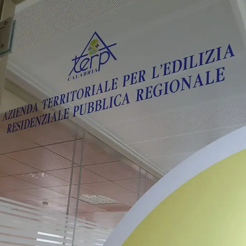 Due anziani tra muffa e crepe a Galatro, Aterp: «L’immobile non è di competenza nostra. Abbiamo allertato il Comune che sta provvedendo»\n
