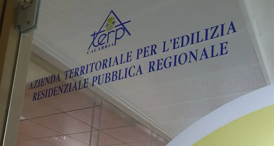Due anziani tra muffa e crepe a Galatro, Aterp: «L’immobile non è di competenza nostra. Abbiamo allertato il Comune che sta provvedendo»\n