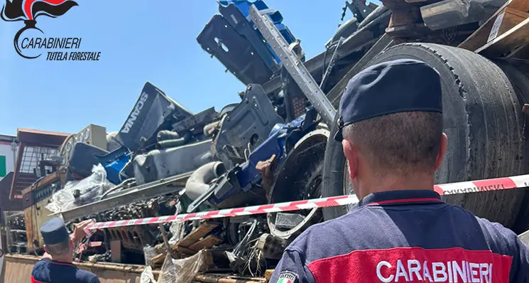 Rifiuti pericolosi e oli, sequestrato un complesso industriale a Tortora\n
