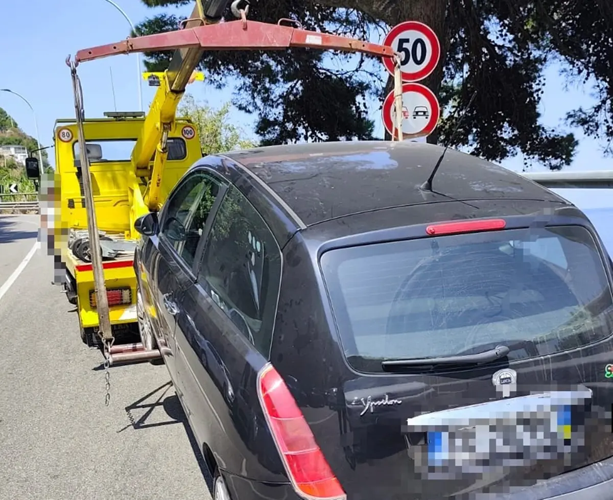 A Scilla\u00A0parcheggio selvaggio, la polizia locale impegnata in costanti gli interventi di ripristino della circolazione stradale\n