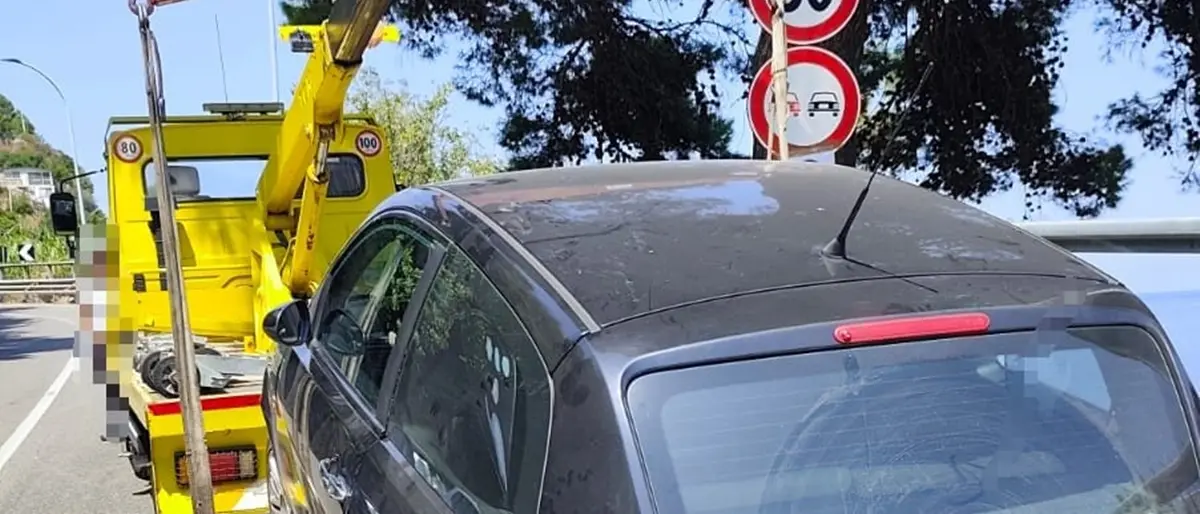 A Scilla\u00A0parcheggio selvaggio, la polizia locale impegnata in costanti gli interventi di ripristino della circolazione stradale\n