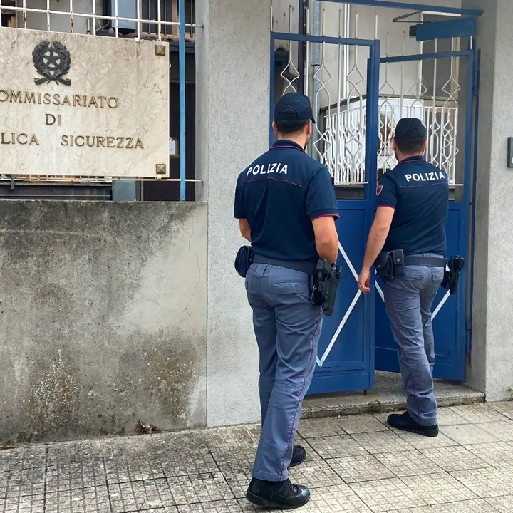 Furto aggravato in esercizio commerciale Cittanova, la Polizia\u00A0denuncia\u00A0due cittadini georgiani\u00A0irregolari\u00A0\n