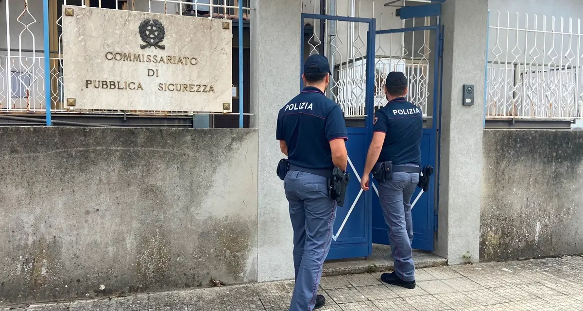 Furto aggravato in esercizio commerciale Cittanova, la Polizia\u00A0denuncia\u00A0due cittadini georgiani\u00A0irregolari\u00A0\n