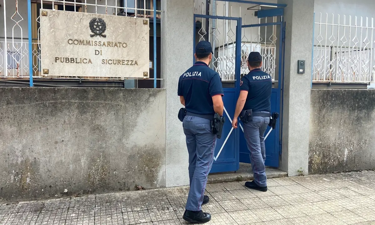 Furto aggravato in esercizio commerciale Cittanova, la Polizia\u00A0denuncia\u00A0due cittadini georgiani\u00A0irregolari\u00A0\n