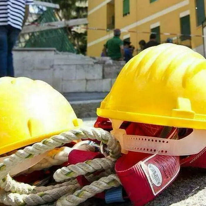 <p>Tragedia sul lavoro a Cinquefrondi, meccanico 31enne muore schiacciato dal veicolo che stava riparando</p>