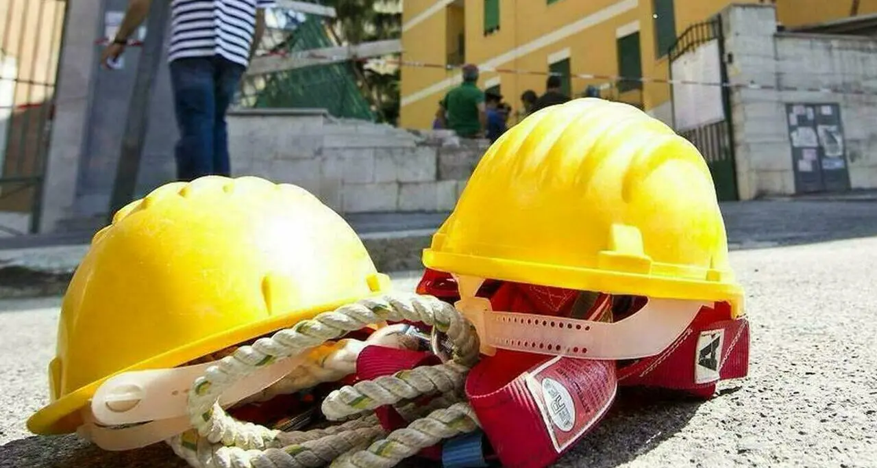 <p>Tragedia sul lavoro a Cinquefrondi, meccanico 31enne<span style=\"color:hsl(0, 75%, 60%);\"> muore schiacciato</span> dal veicolo che stava riparando</p>