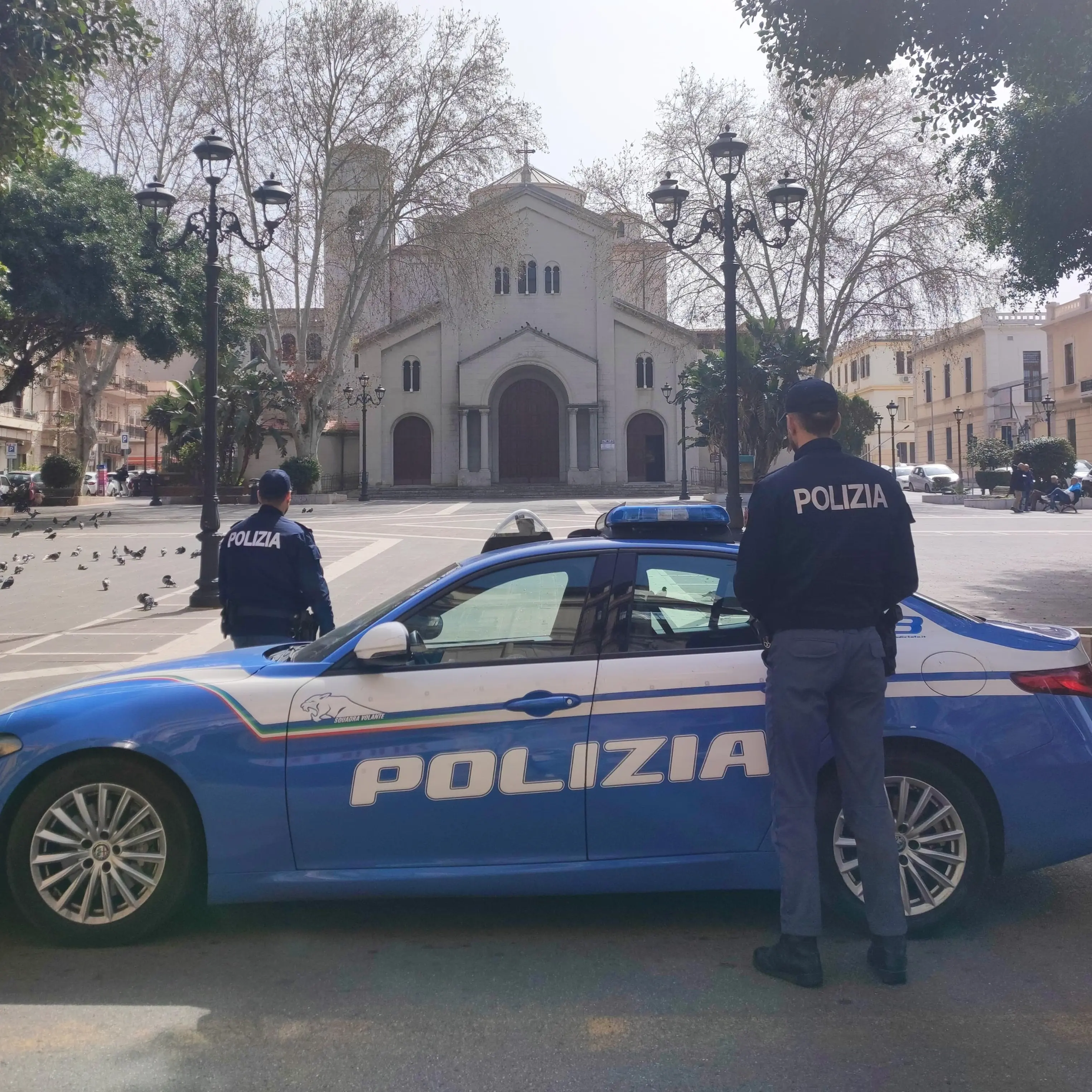 Reggio, controlli in piazza Sant’Agostino:\u00A03 stranieri irregolari espulsi, 3 denunciati per ingresso e soggiorno illegale nel territorio nazionale\n