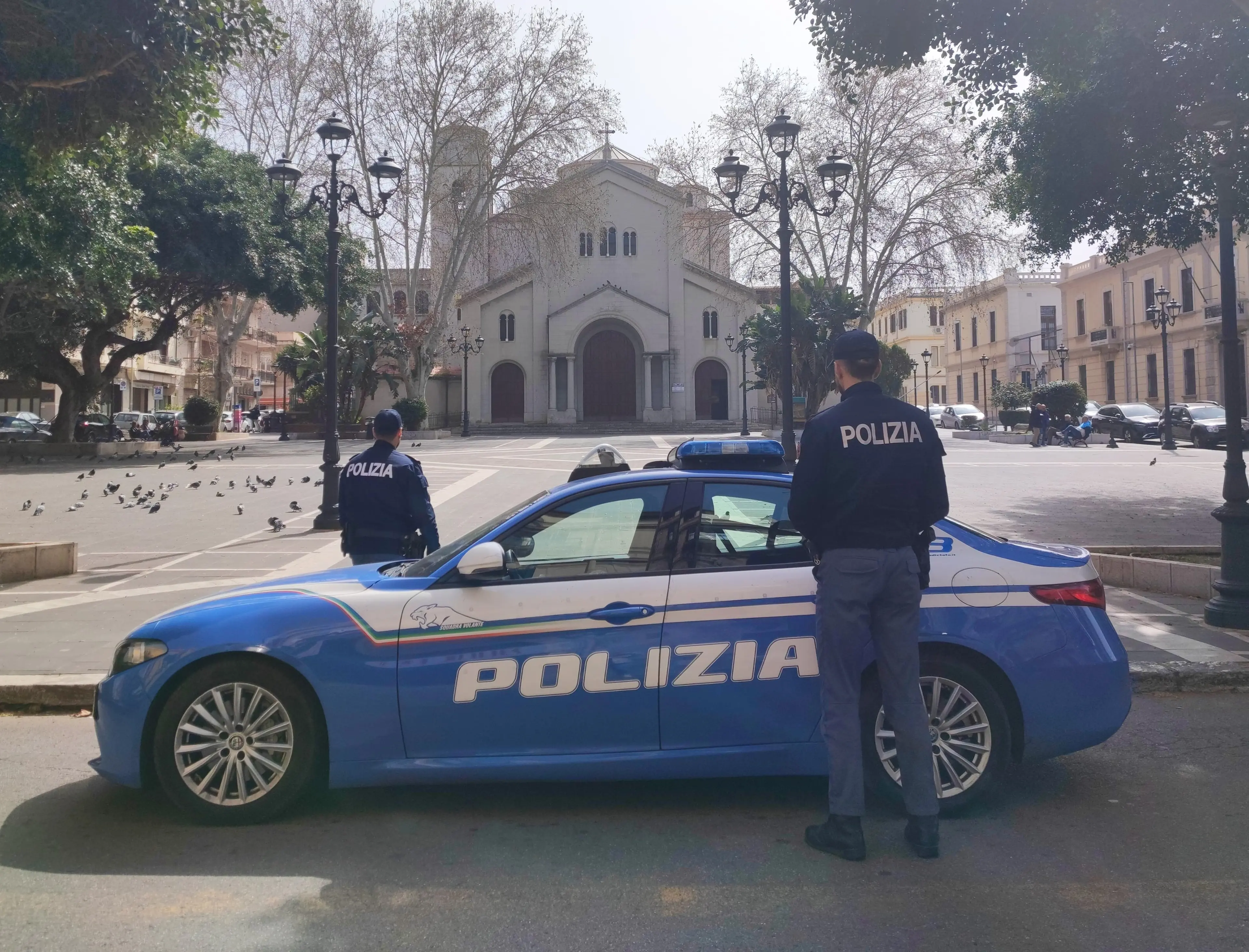 Reggio, controlli in piazza Sant’Agostino:\u00A03 stranieri irregolari espulsi, 3 denunciati per ingresso e soggiorno illegale nel territorio nazionale\n