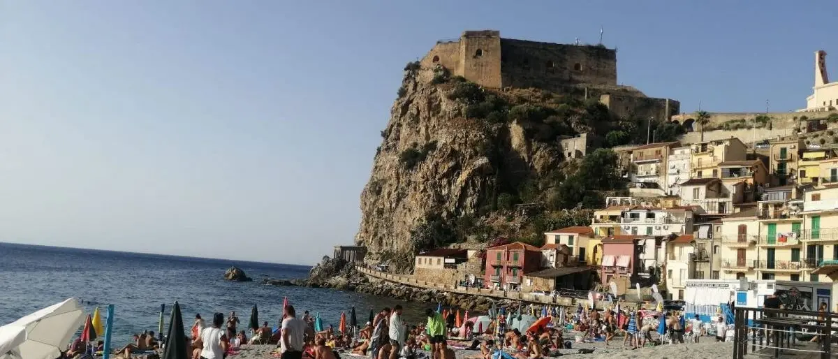 Ferragosto dei reggini, la sfida è tra jonica e tirrenica: tutte le mete più amate\n