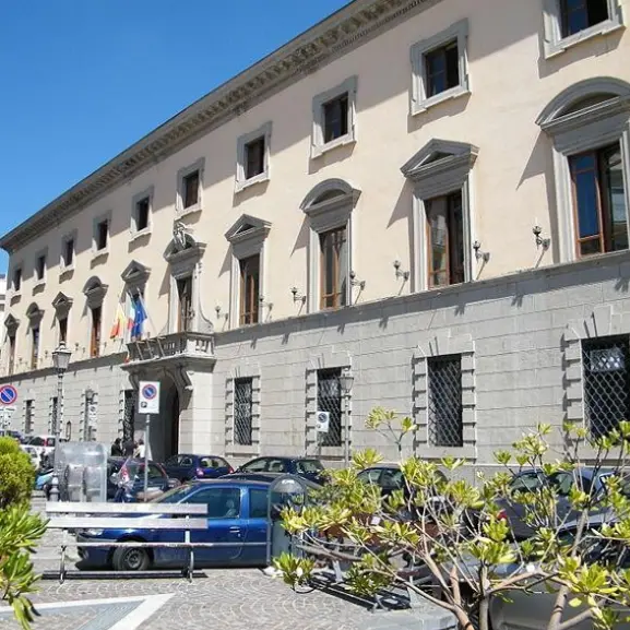 <p>Buono servizio per il <span style=\"color:hsl(0, 75%, 60%);\">contrasto alla povertà</span>, pubblicato dal comune l'avviso pubblico per la presentazione delle domande</p>