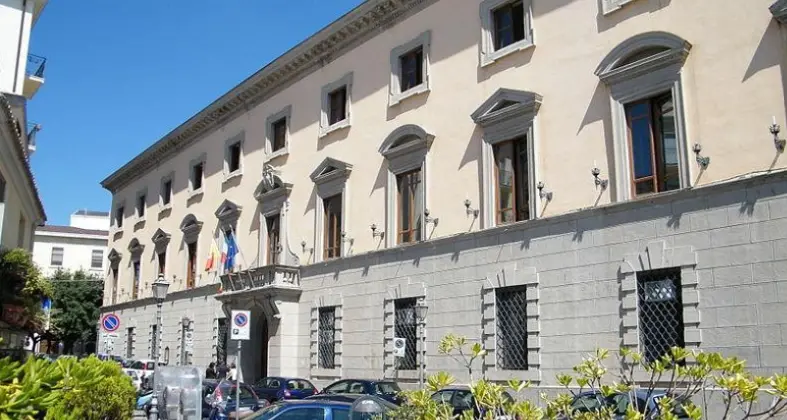 <p>Buono servizio per il <span style=\"color:hsl(0, 75%, 60%);\">contrasto alla povertà</span>, pubblicato dal comune l'avviso pubblico per la presentazione delle domande</p>