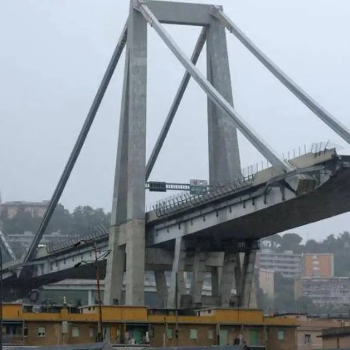 Ponte Morandi, 8 anni fa il crollo con 43 morti: Genova ricorda le vittime. Meloni: «Ferita profonda»\n