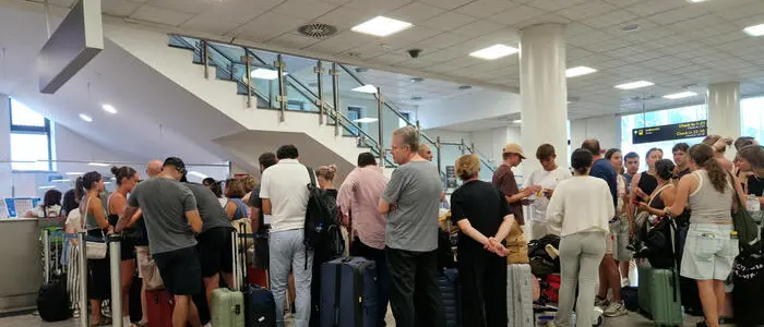 Etna, aeroporto di Catania ancora nel caos. L’esperto:\u00A0«Si può parlare di “tempesta perfetta”. Ferragosto complica tutto»\n