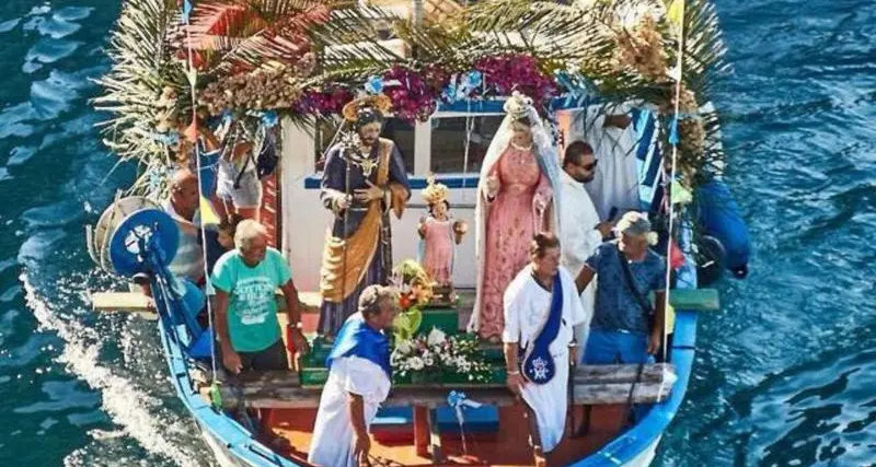 <p>Santa Maria dell’Isola, <span style=\"color:hsl(0, 75%, 60%);\">il Ferragosto di Tropea</span> tra fede e tradizione: torna la processione sul mare</p>