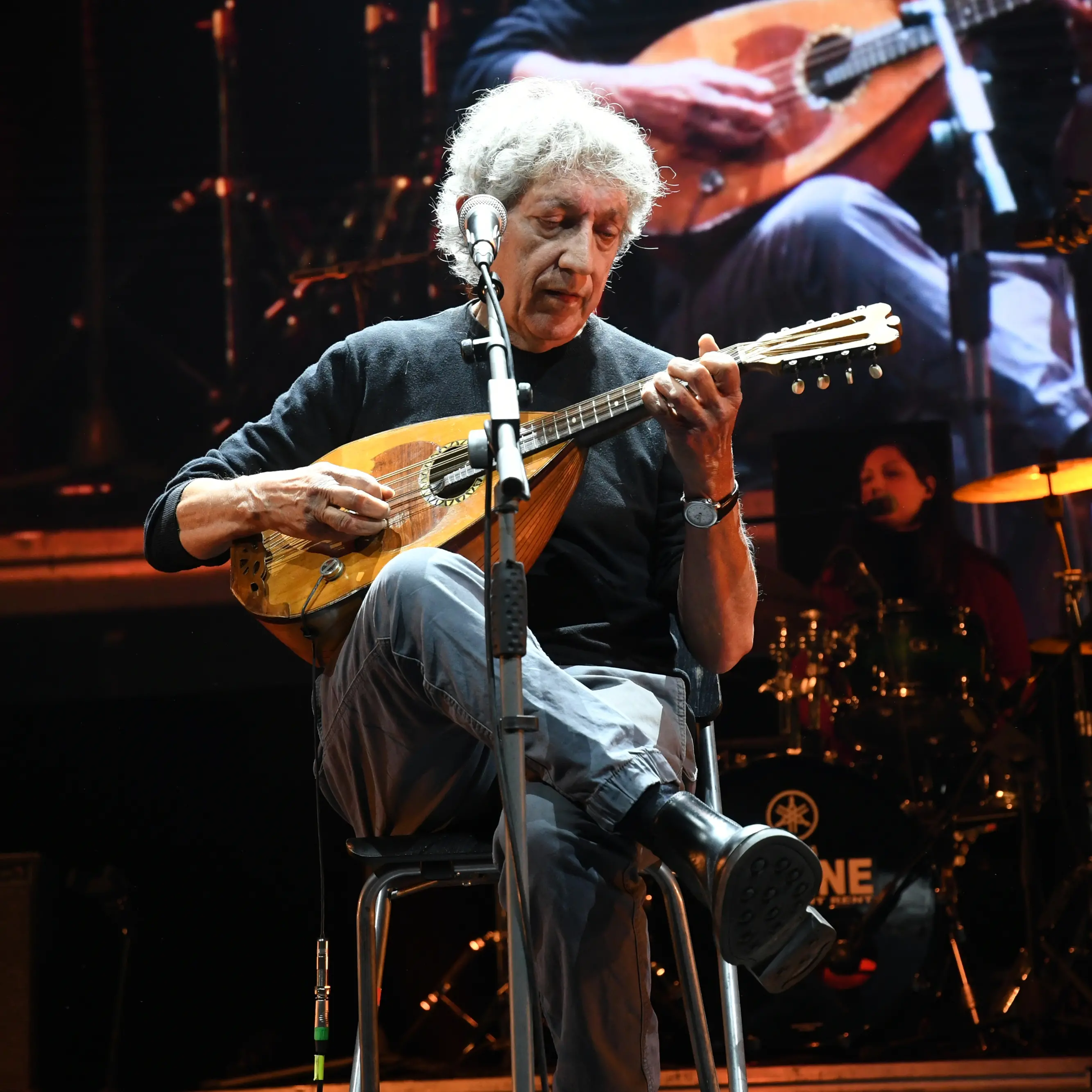 Eugenio Bennato accende la notte di Ricadi: stasera a Torre Marrana il viaggio musicale nei Sud del mondo\n