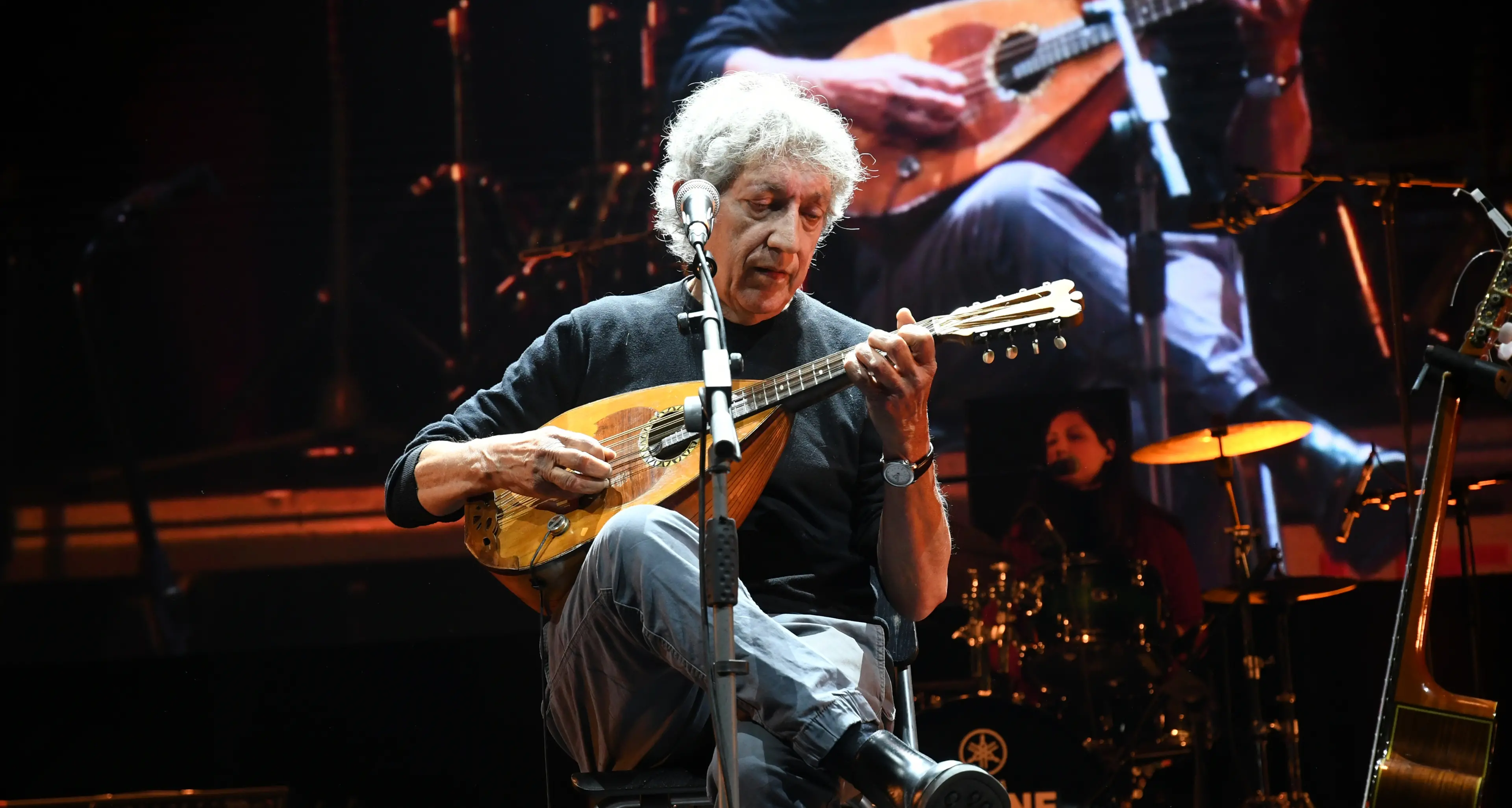 Eugenio Bennato accende la notte di Ricadi: stasera a Torre Marrana il viaggio musicale nei Sud del mondo\n