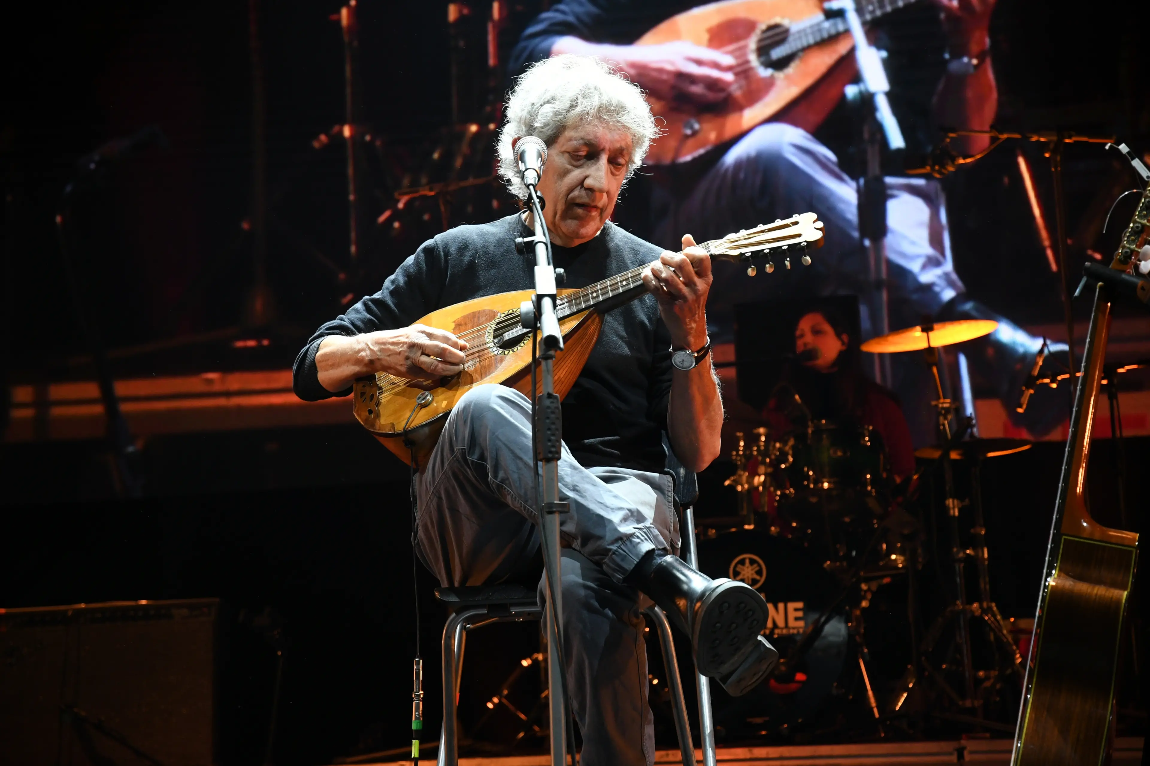 Eugenio Bennato accende la notte di Ricadi: stasera a Torre Marrana il viaggio musicale nei Sud del mondo\n