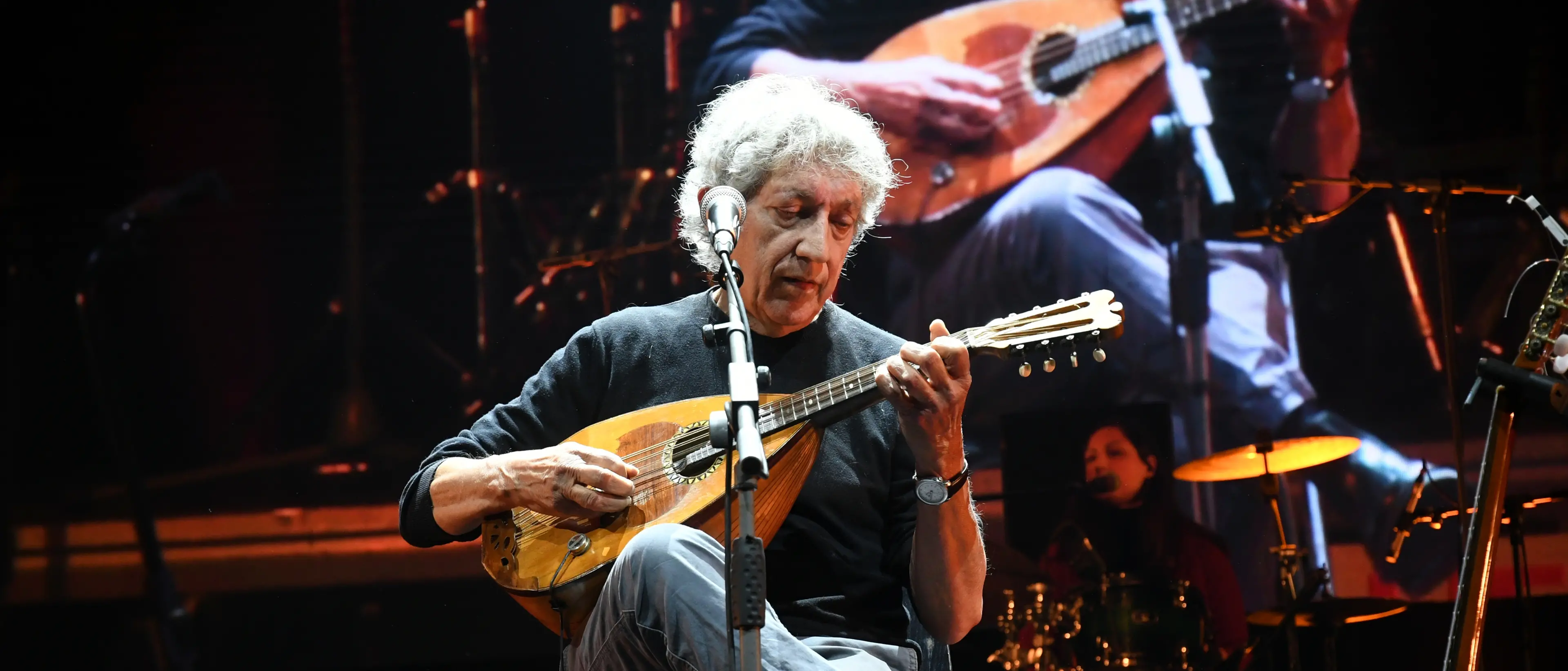 Eugenio Bennato accende la notte di Ricadi: stasera a Torre Marrana il viaggio musicale nei Sud del mondo\n