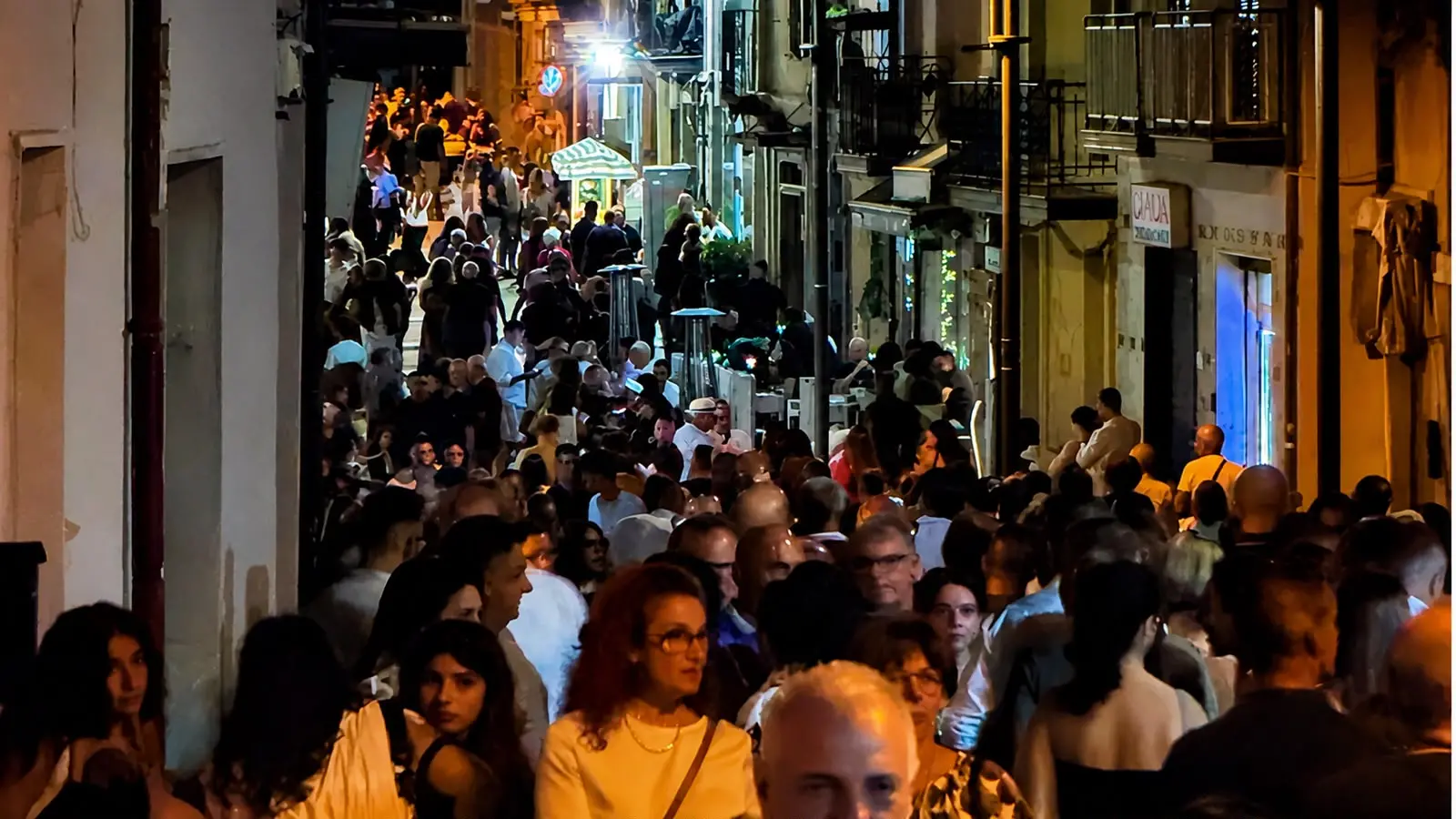 Acri, dietrofront sul “coprifuoco” per gli under 14: interviene la Prefettura\n
