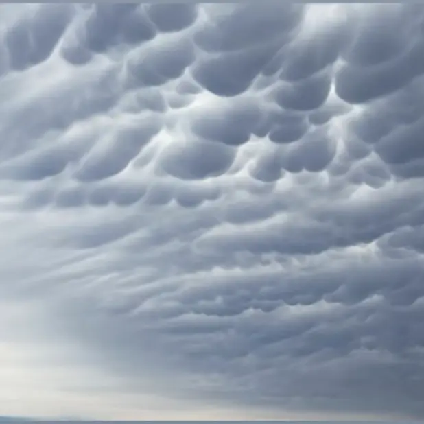 Spettacolari o minacciose? In Calabria arrivano i temporali e con loro fanno capolino le nubi Mammatus\n