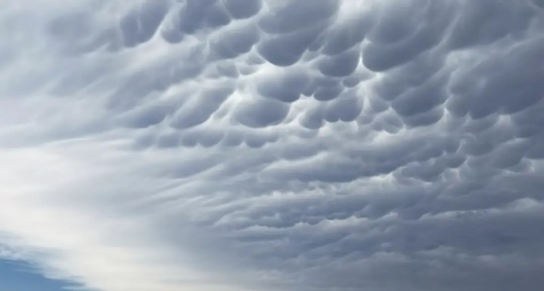 Spettacolari o minacciose? In Calabria arrivano i temporali e con loro fanno capolino le nubi Mammatus\n