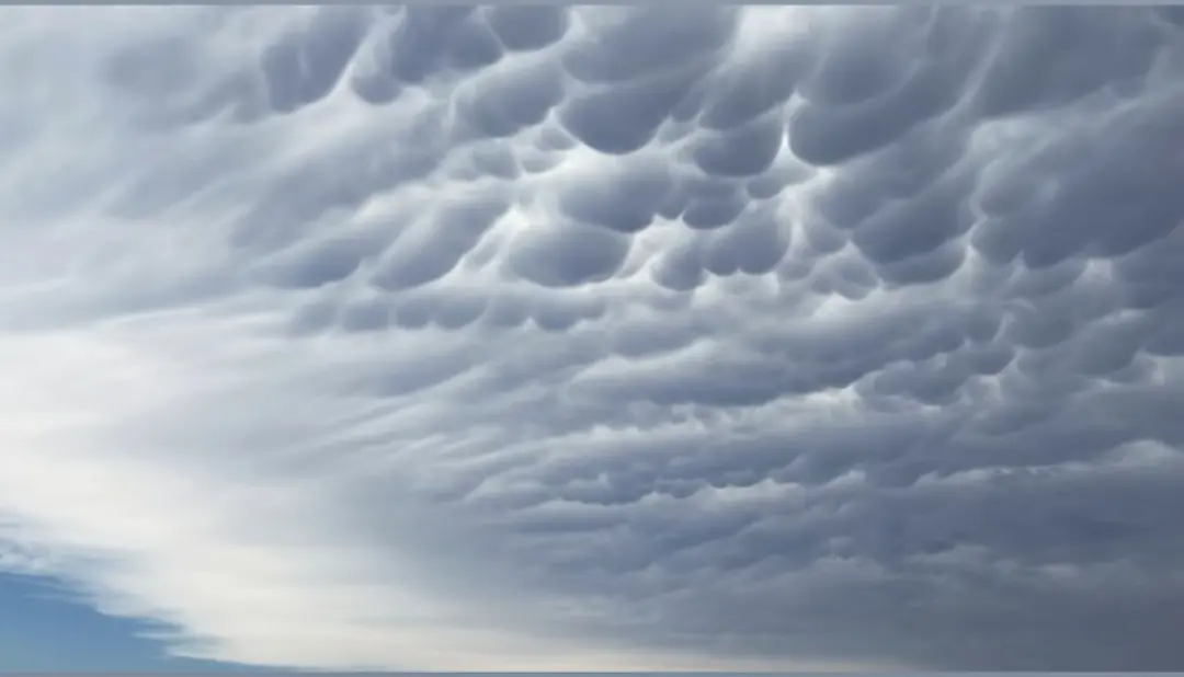 Spettacolari o minacciose? In Calabria arrivano i temporali e con loro fanno capolino le nubi Mammatus\n