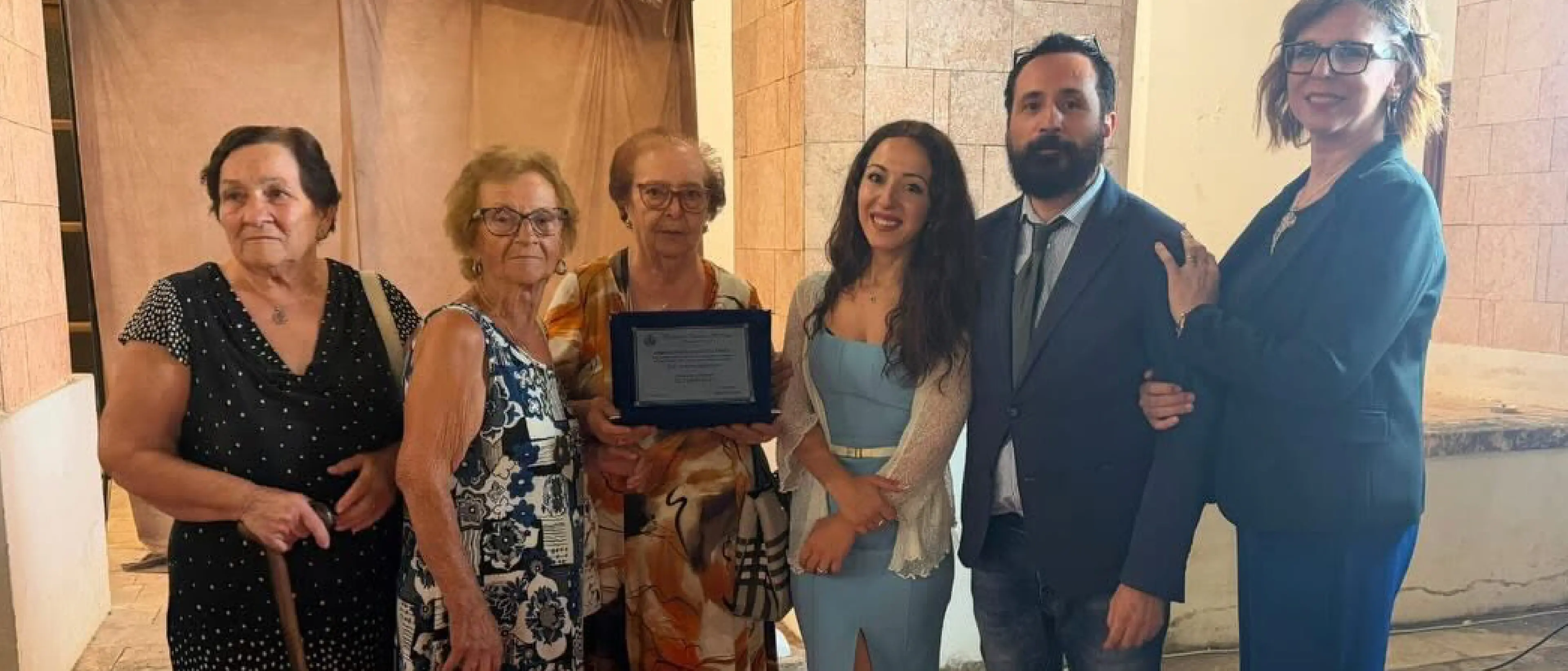 Lauropoli, il Premio Eccellenze al Centro Anziani Il Campanile dopo venticinque anni di attività\n