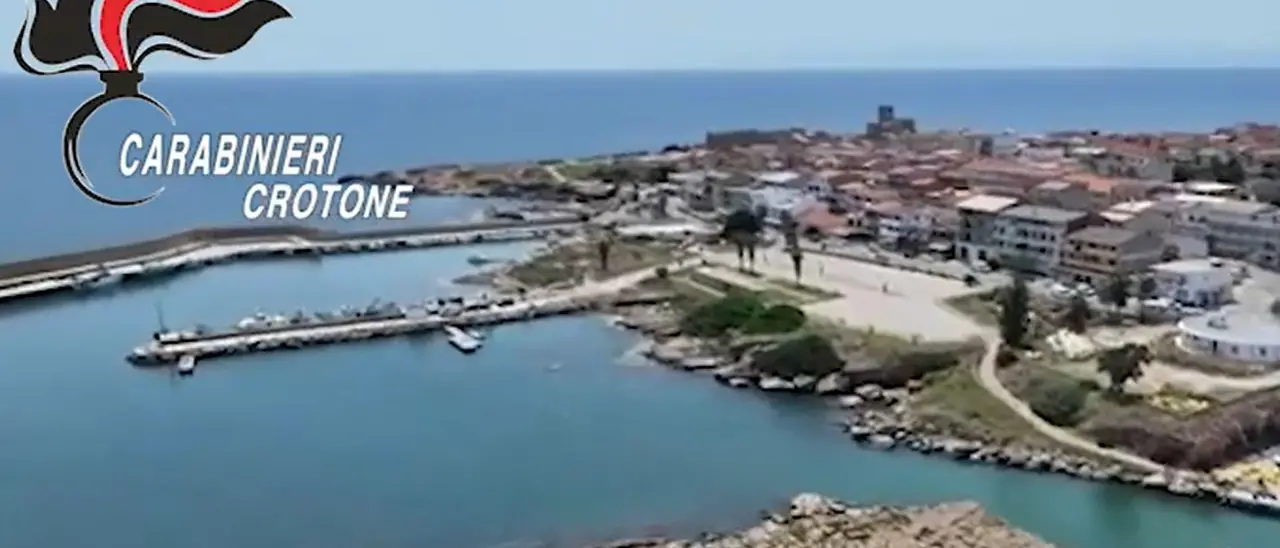 Tre moto d’acqua e un gommone tra i bagnanti e nell’Area marina protetta: sequestrate 4 imbarcazioni a Isola Capo Rizzuto\n