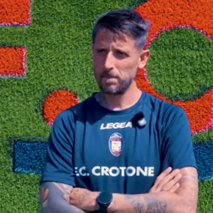 Fc Crotone, Greco aspetta il Cosenza: «Vogliamo passare il turno. Formazione?\u00A0Valuteremo fino all’ultimo»\n