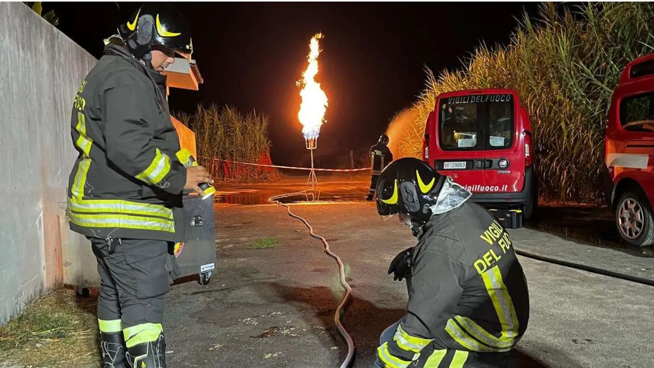 Paura a Nicotera Marina per una fuga di Gpl: Vigili del fuoco in azione fino a notte fonda