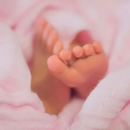 <p>Neonata di 8 giorni in pericolo di vita trasportata con un volo d’urgenza dalla Calabria a Genova a Ferragosto</p>