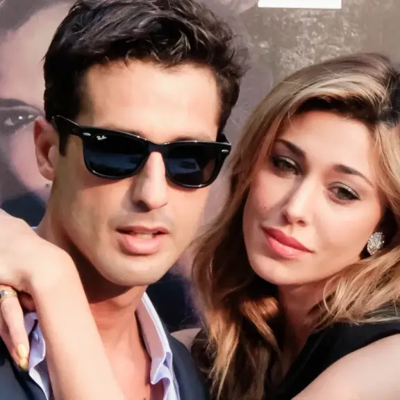 Fabrizio Corona, chiunque gli stia vicino prima o poi la paga: ora Falsissimo punta su Belen, che «lo ha bloccato ovunque»\n