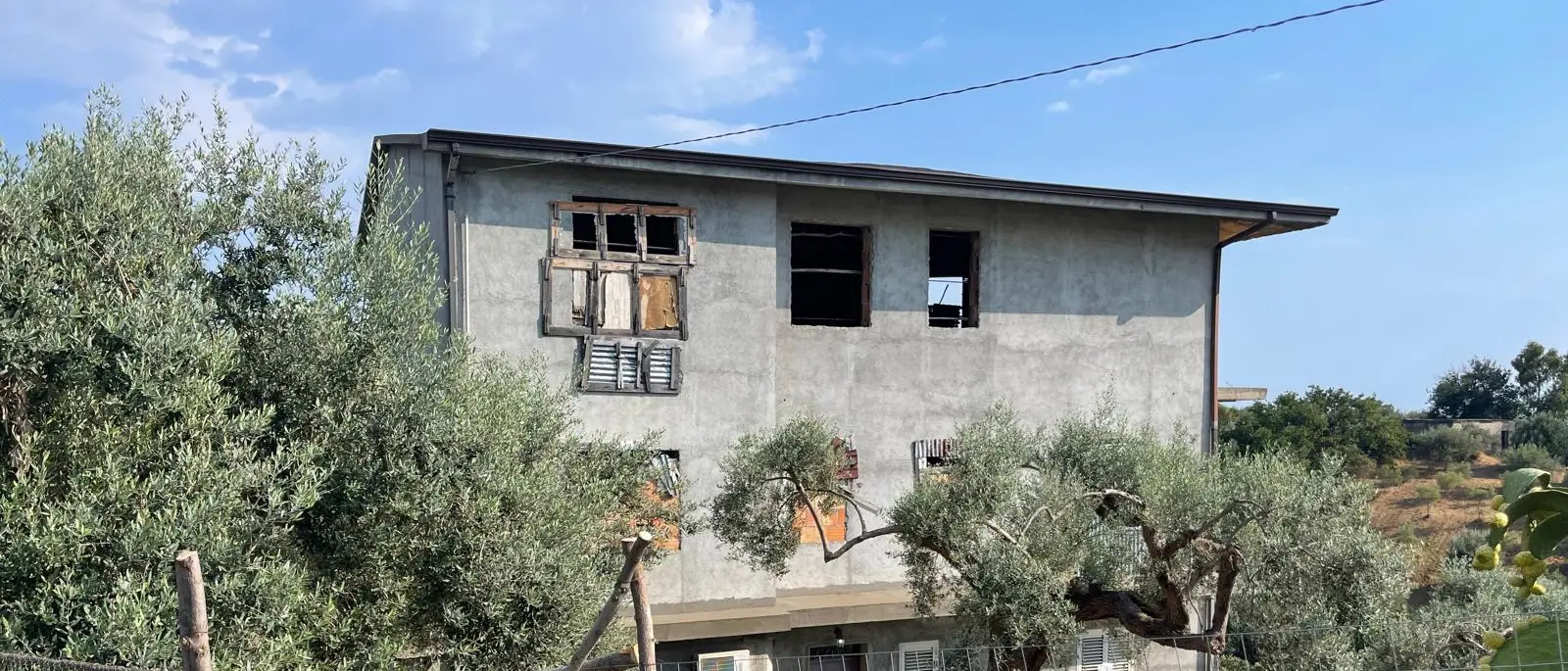 Uomo trovato morto a Stignano, non si esclude l’ipotesi dell’omicidio: indagata la moglie\n