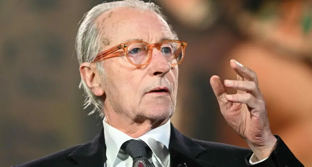 Vittorio Feltri al Quirinale? La sua risposta è esilarante: «Sono tutti ubriachi. Senza il gatto e una fidanzata non ci vado»\n