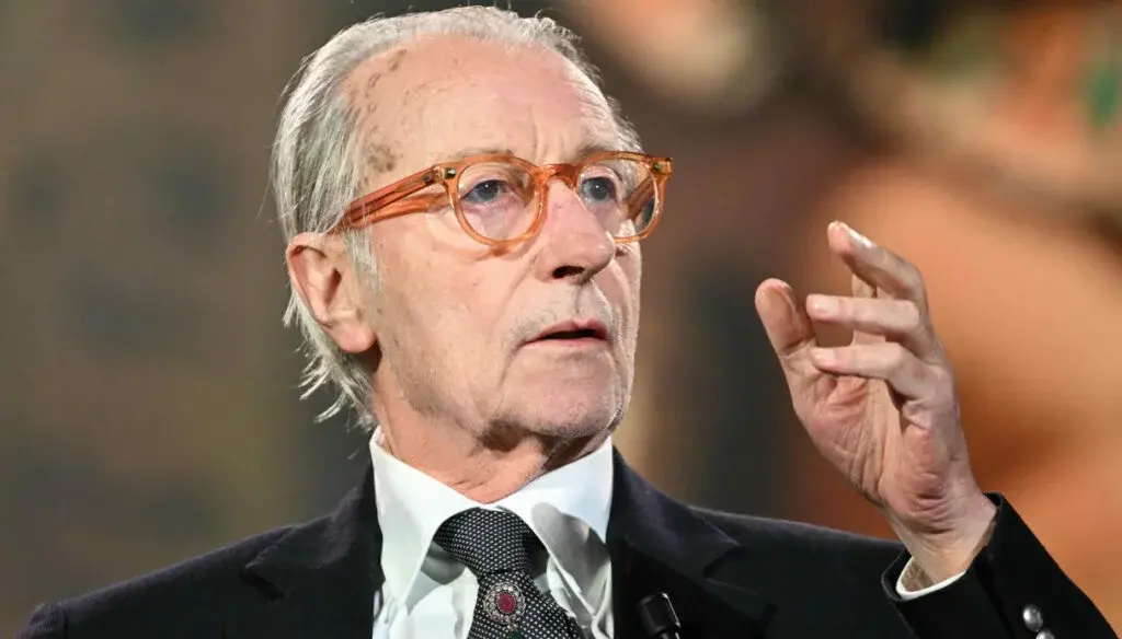 Vittorio Feltri al Quirinale? La sua risposta è esilarante: «Sono tutti ubriachi. Senza il gatto e una fidanzata non ci vado»\n