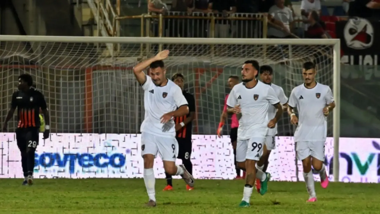 Cosenza corsaro allo Scida: il derby calabrese di Coppa Italia finisce 0-2, Crotone eliminato\n