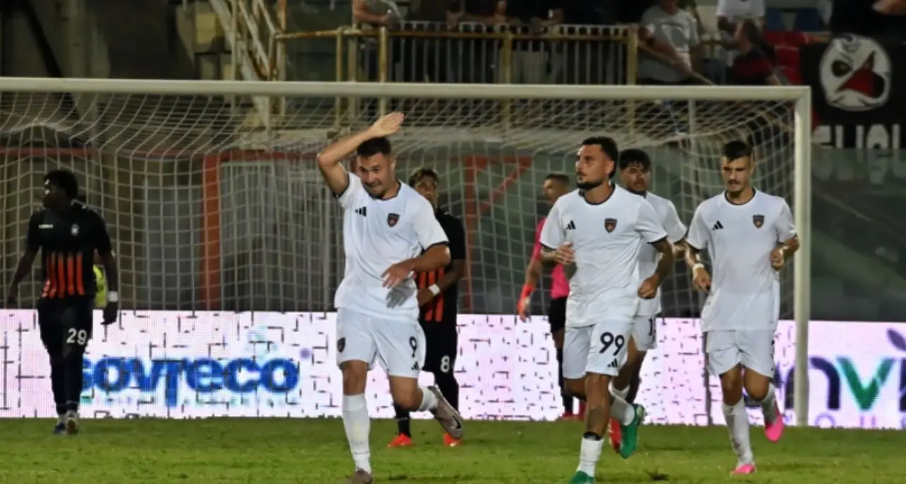 Cosenza corsaro allo Scida: il derby calabrese di Coppa Italia finisce 0-2, Crotone eliminato\n