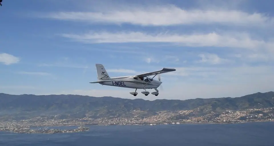 Ultraleggero scomparso nel Cosentino con due persone a bordo, ricerche tra Fuscaldo e Falconara Albanese\n