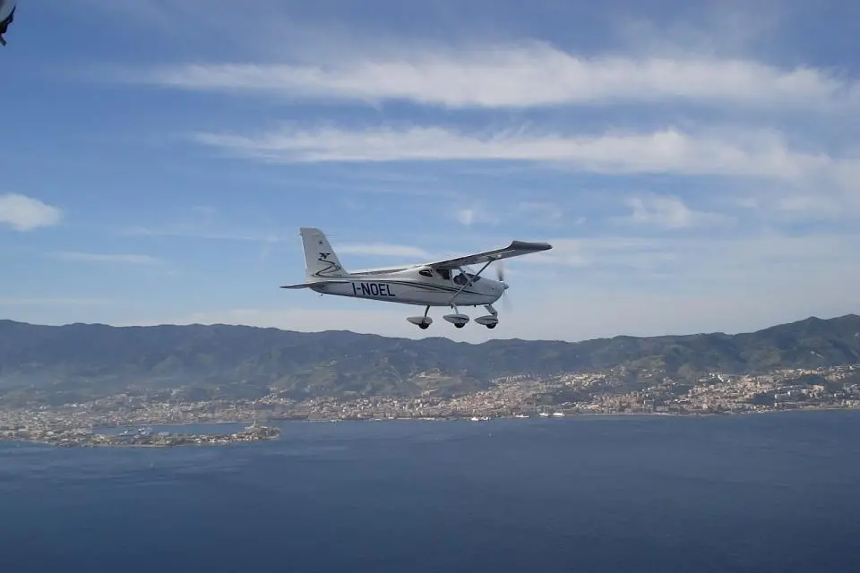 <p><span style=\"color:hsl(0, 75%, 60%);\">Aereo ultraleggero scomparso nel Cosentino</span>, due persone a bordo: ricerche tra Fuscaldo e Falconara Albanese</p>